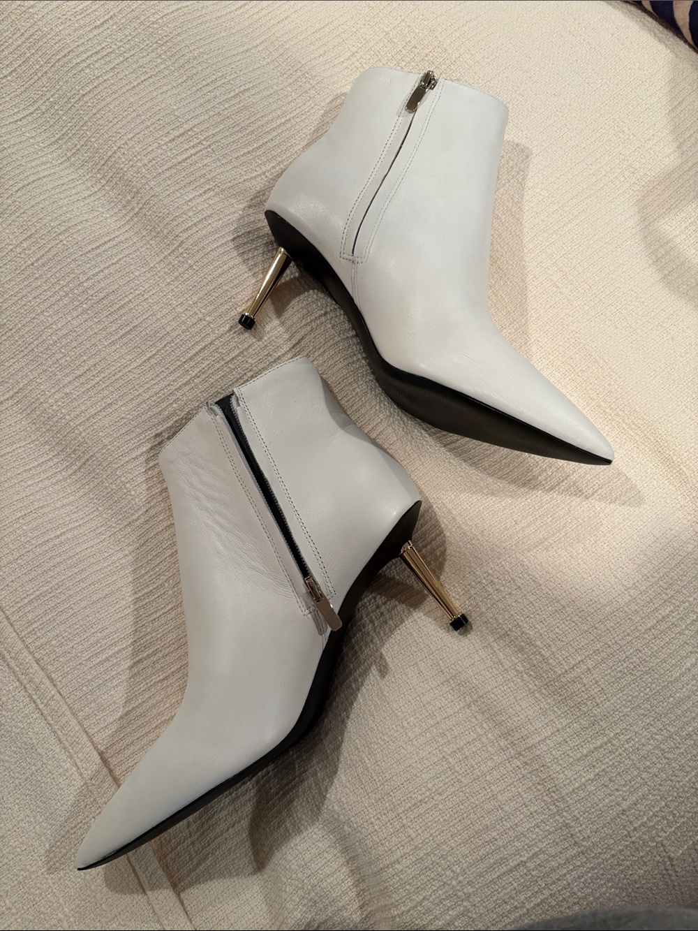 Nine West White Pointed Toe Ankle Booties with Gold Zipper size 8